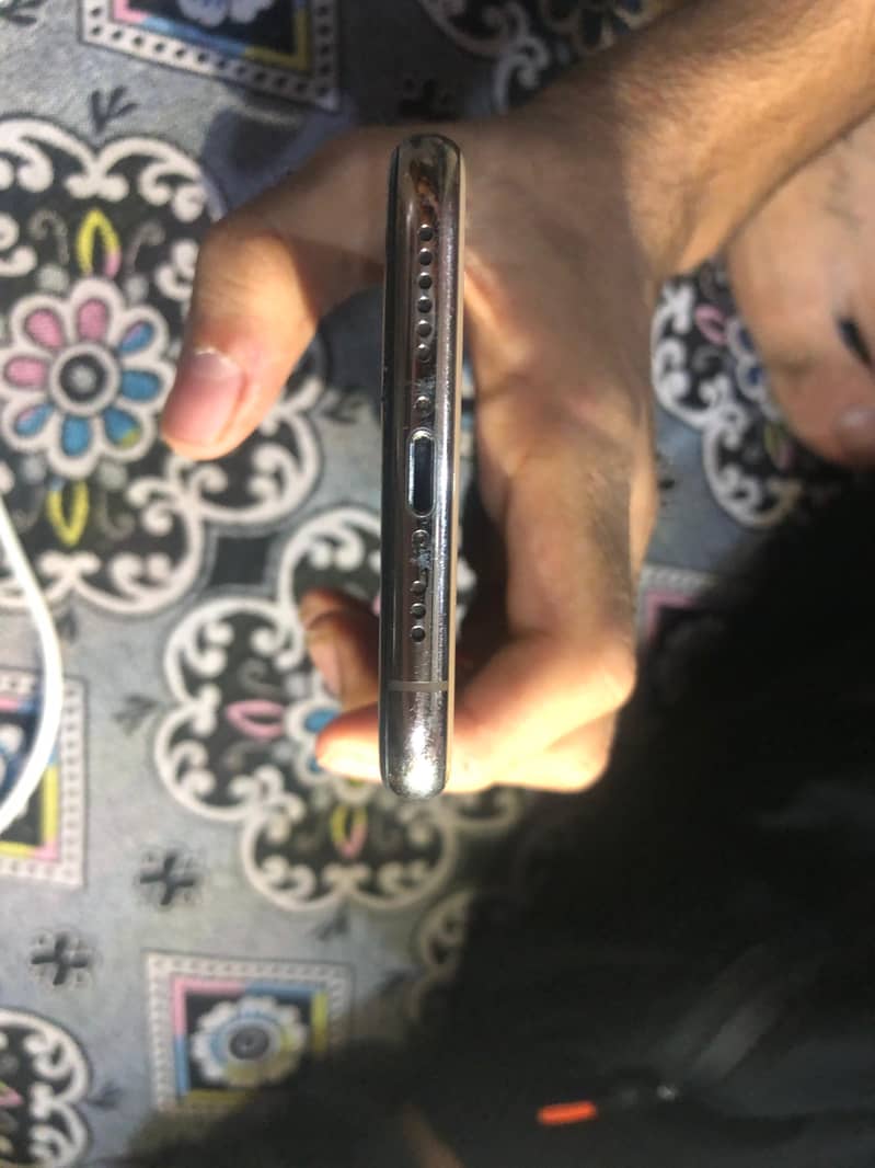 Apple iPhone XS 5