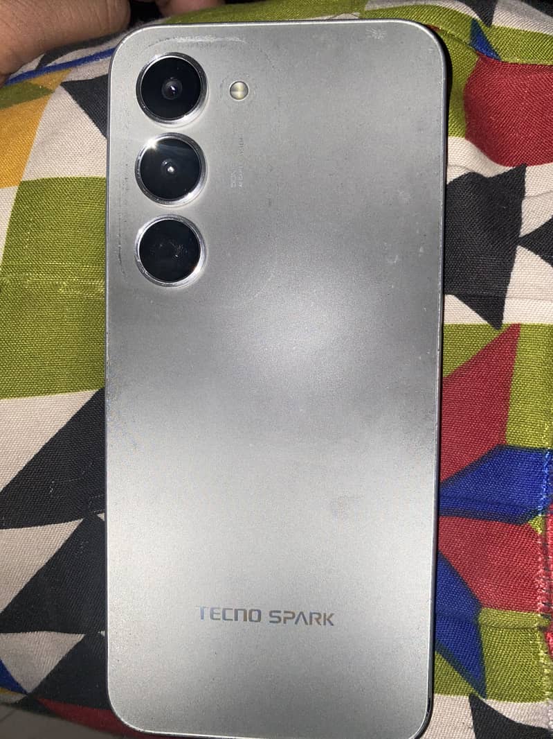 Tecno CAMON 40 Pro 0