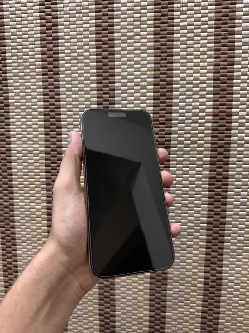 Apple iPhone 16 Pro Max 1
