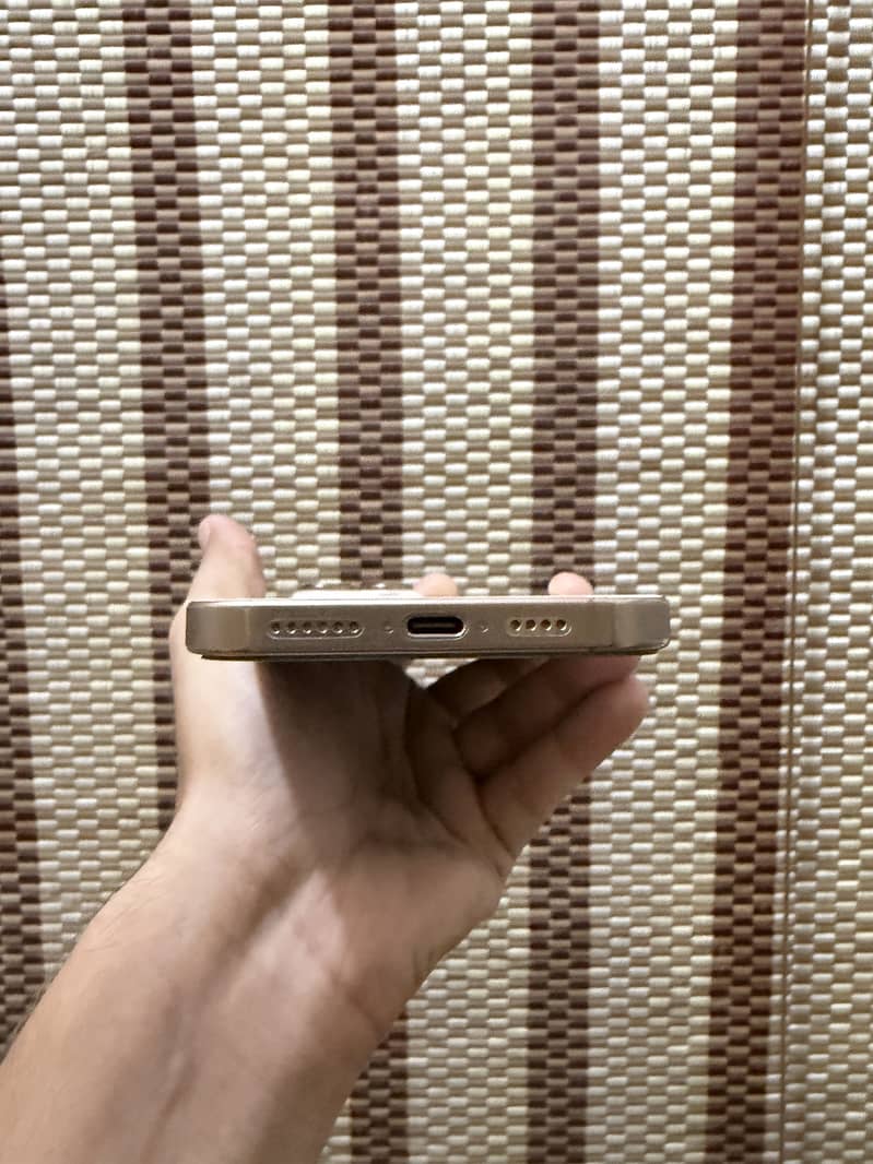 Apple iPhone 16 Pro Max 6