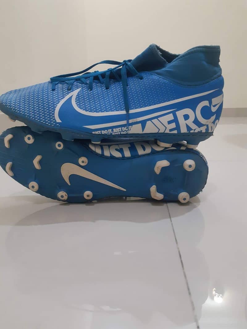 NIKE STUDS 0