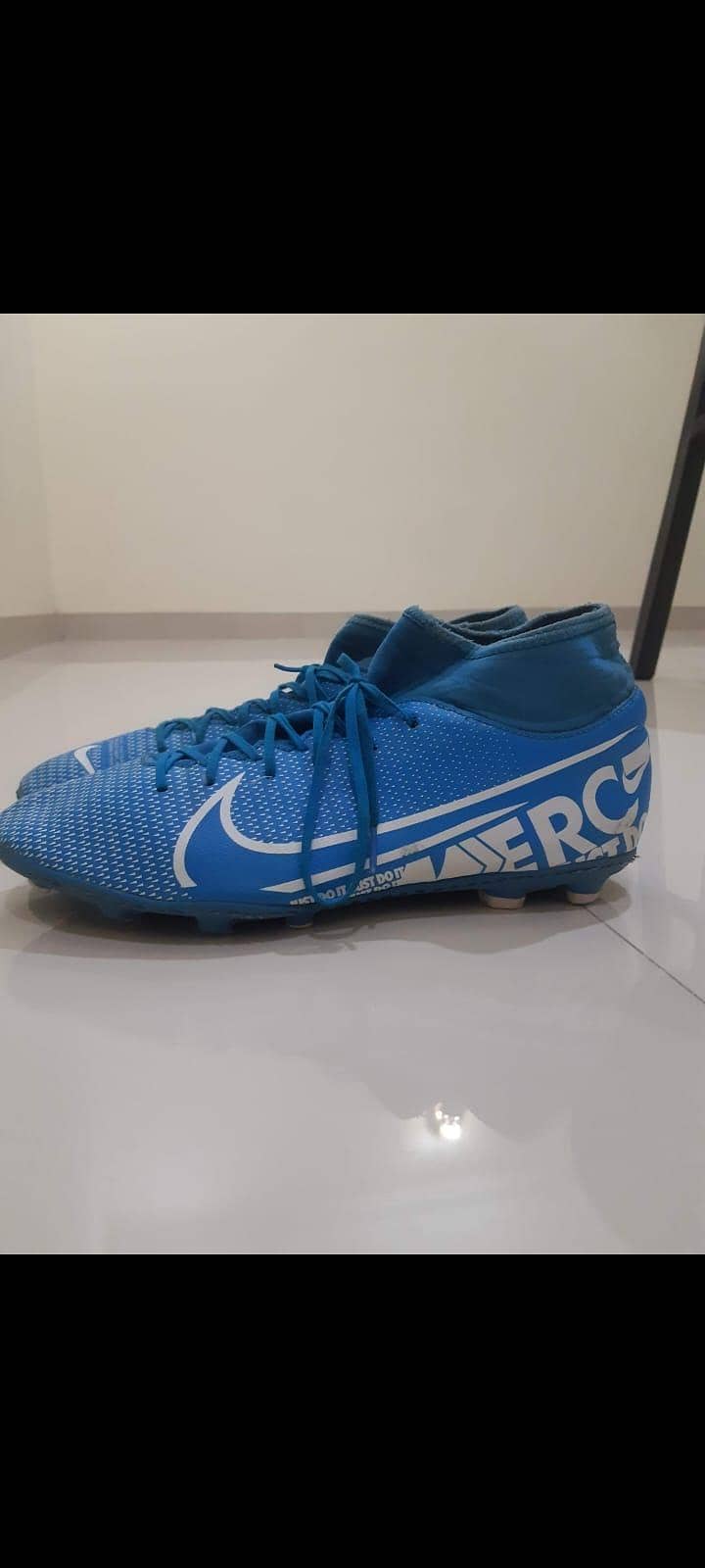 NIKE STUDS 5
