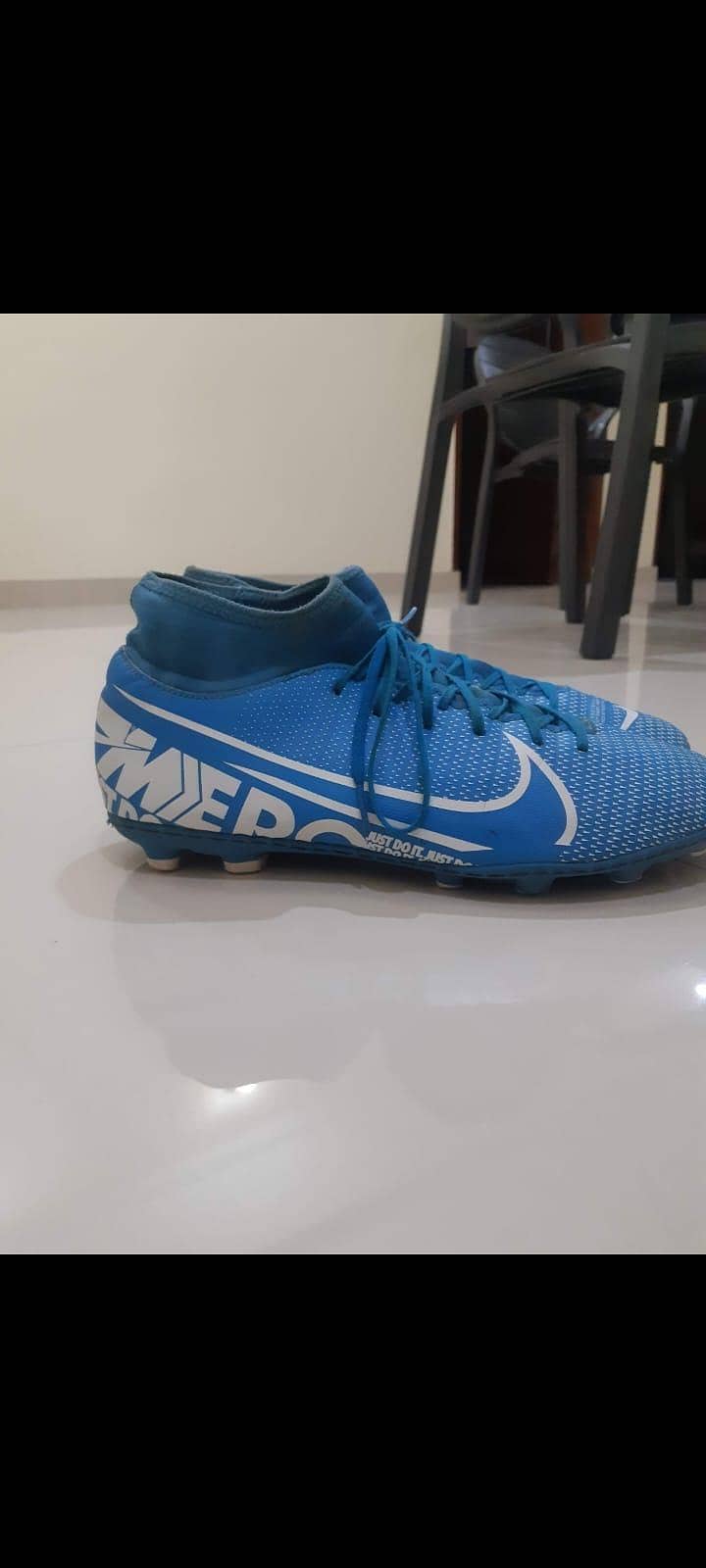 NIKE STUDS 6