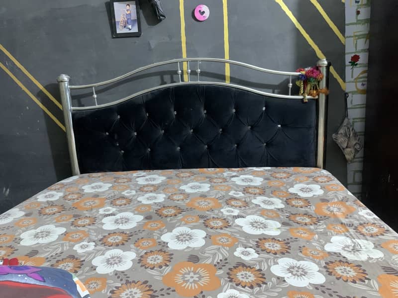 King size bed and dressing 0