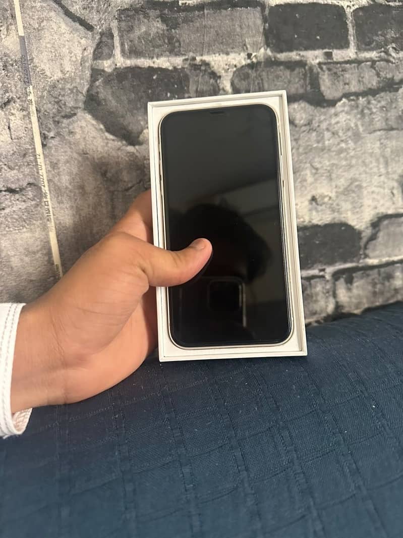 Apple iPhone 11 3