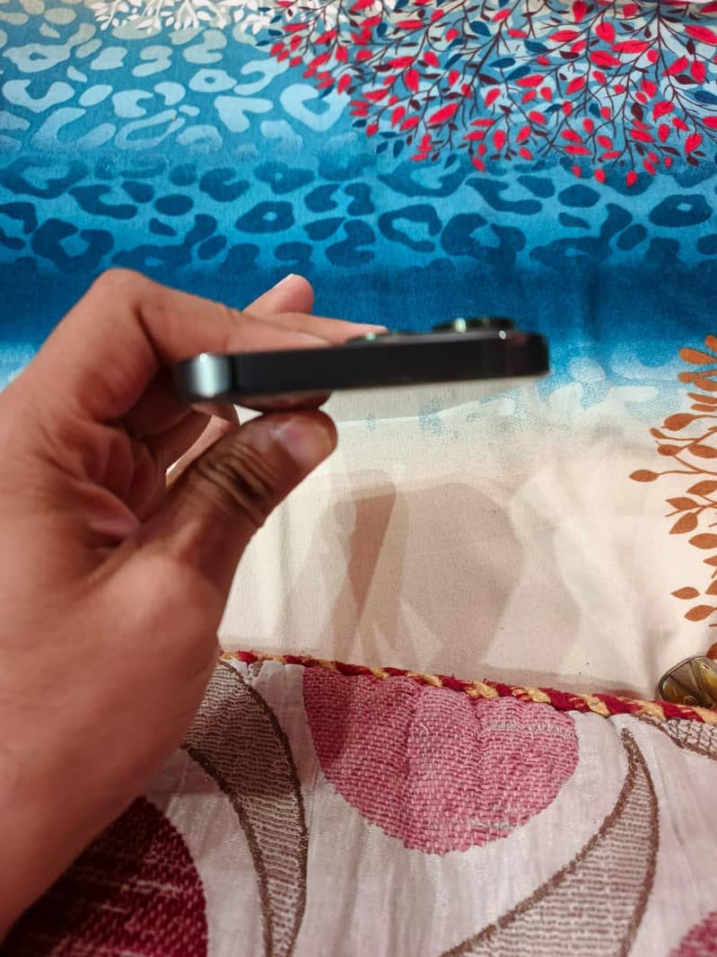 Apple iPhone 13 Pro 2