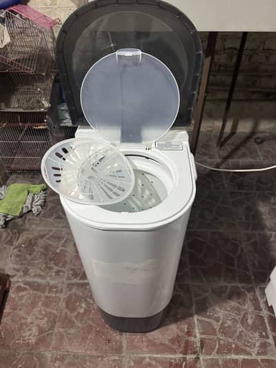 Haier spinner almost new single