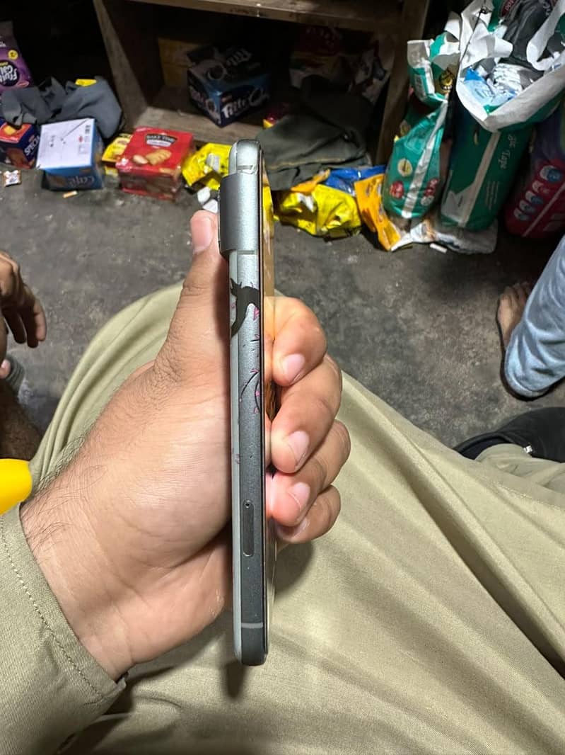 Google Pixel 8 2