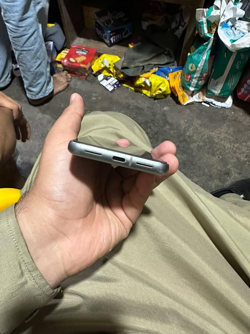 Google Pixel 8 3