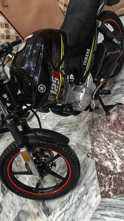 YBR 125 model 2021