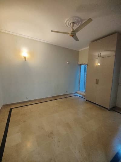 G10/4 30/50 Ground Portion Available For Rent