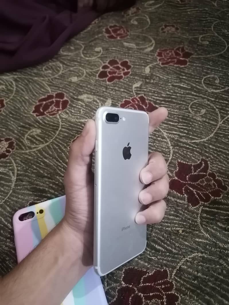 Apple iPhone 7 Plus 2