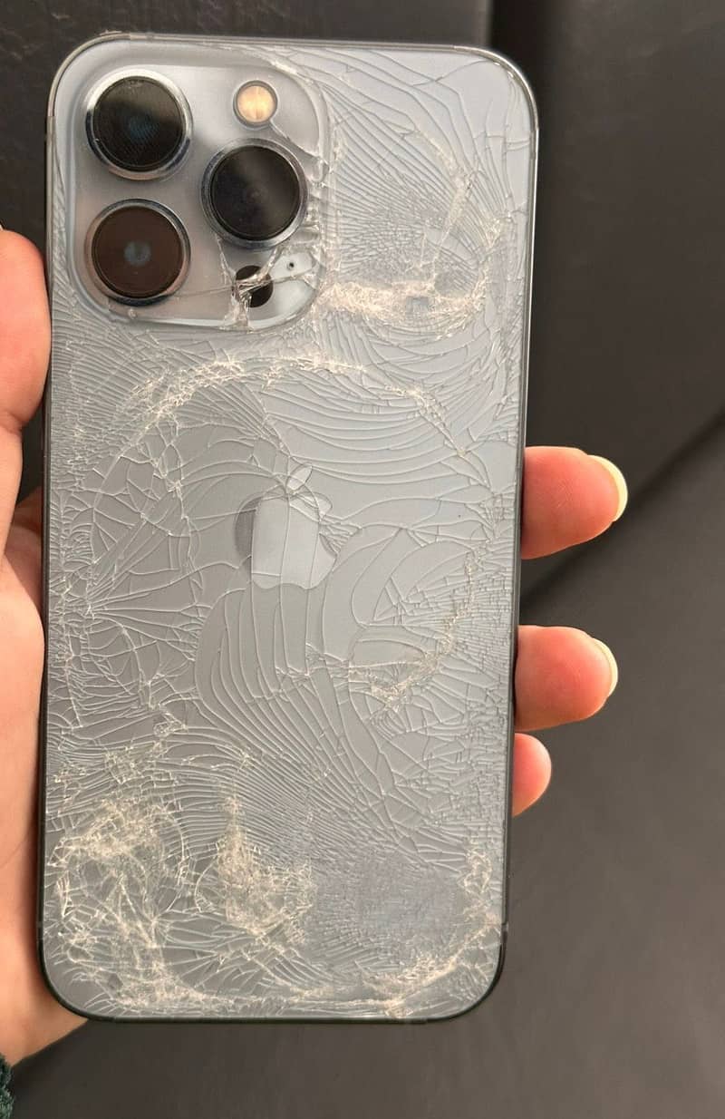 Apple iPhone 13 Pro 4