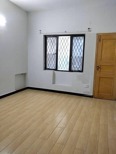 G-11/1 Size 8 Marla Upper Floor Portion For Rent Tile Floor