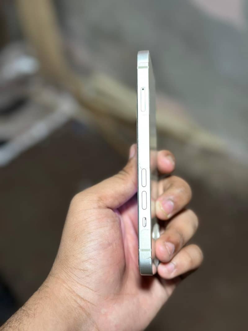 Apple iPhone 13 2