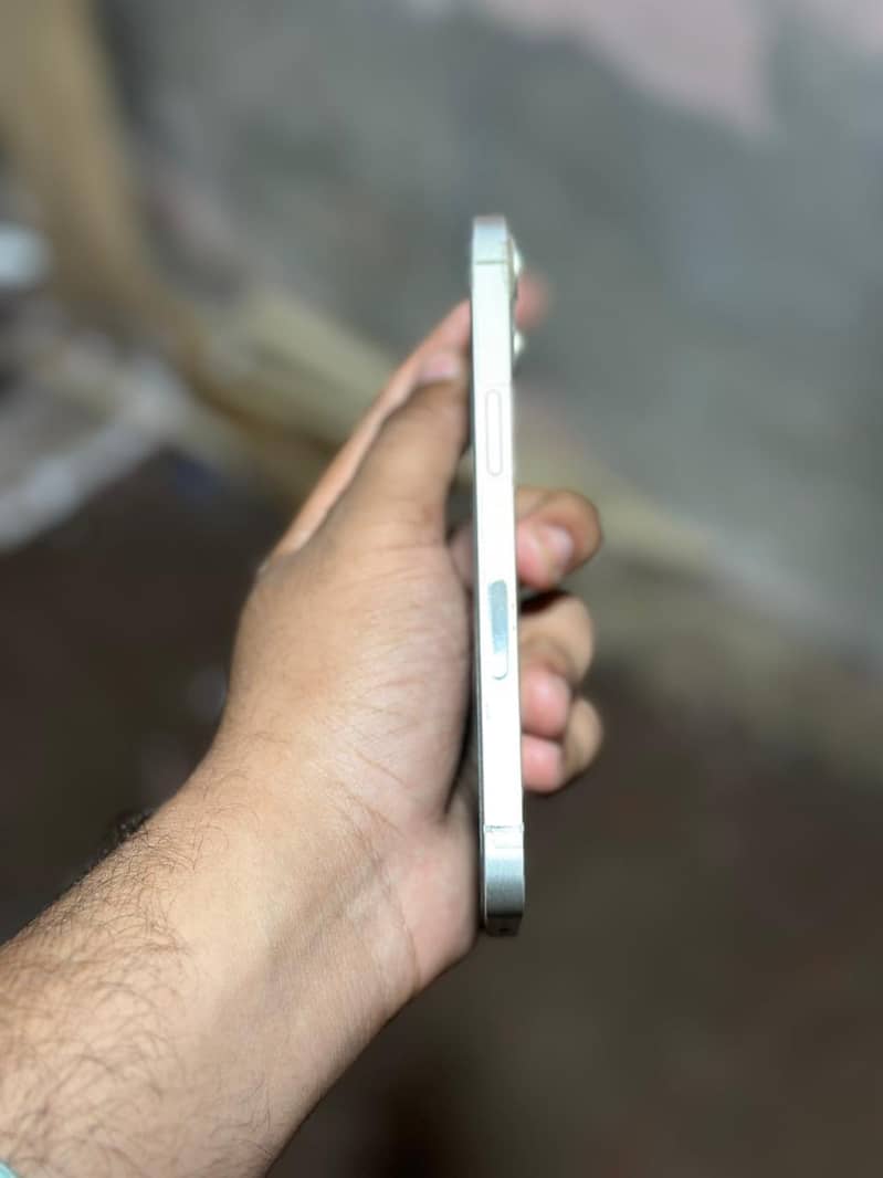 Apple iPhone 13 3