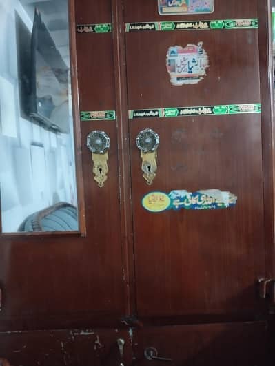 Steel Wardrobe / Steel Almirah with Mirror – Good Condition