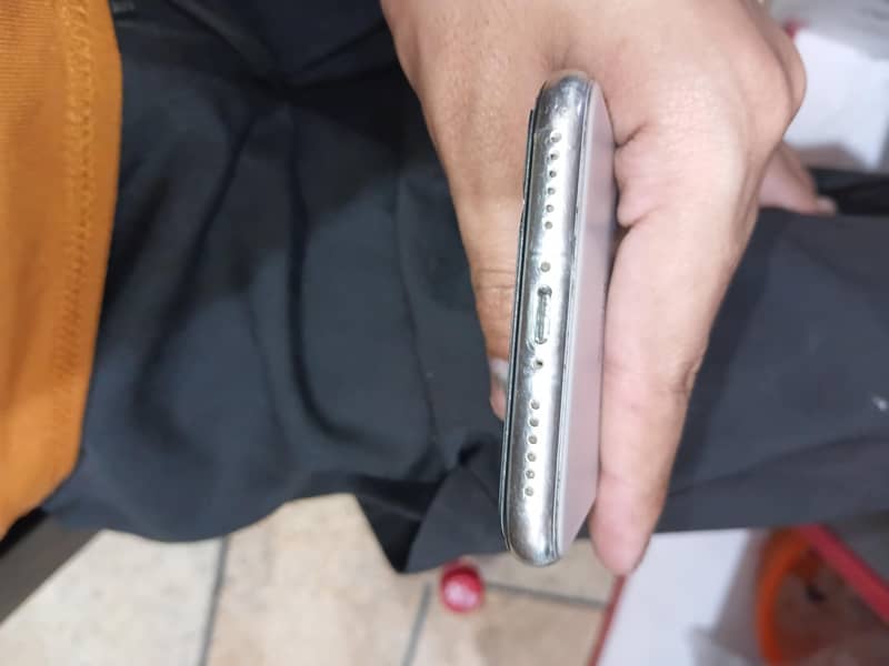 Apple iPhone X 3