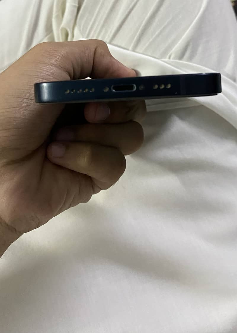 Apple iPhone 13 4