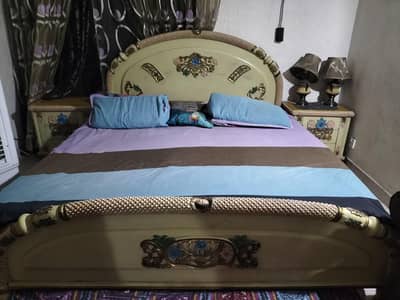 King Size Bed Set for Sale  Normal condition, stylish design in Deco.