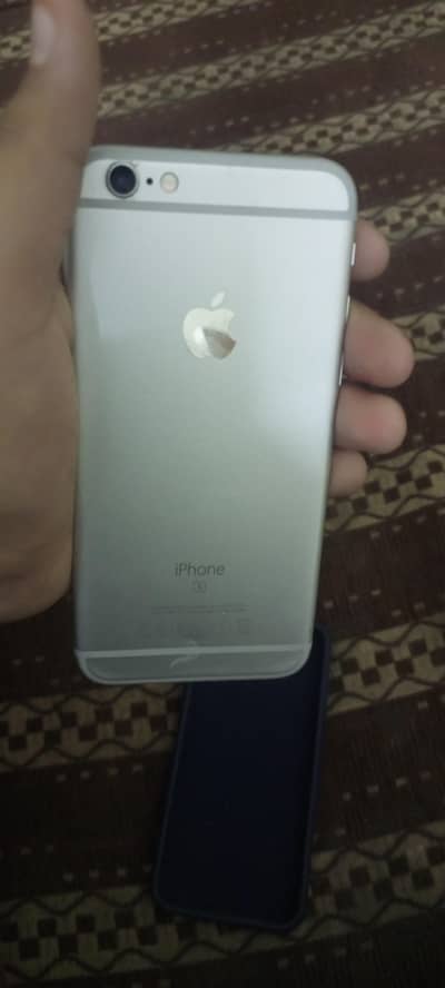 Apple iPhone 6S 16 gb with no scratches battery health is service