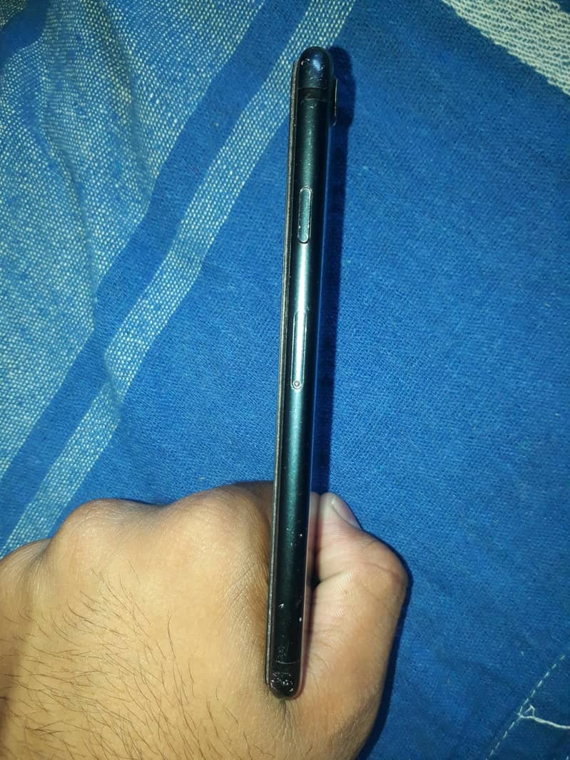 Apple iPhone 7 2
