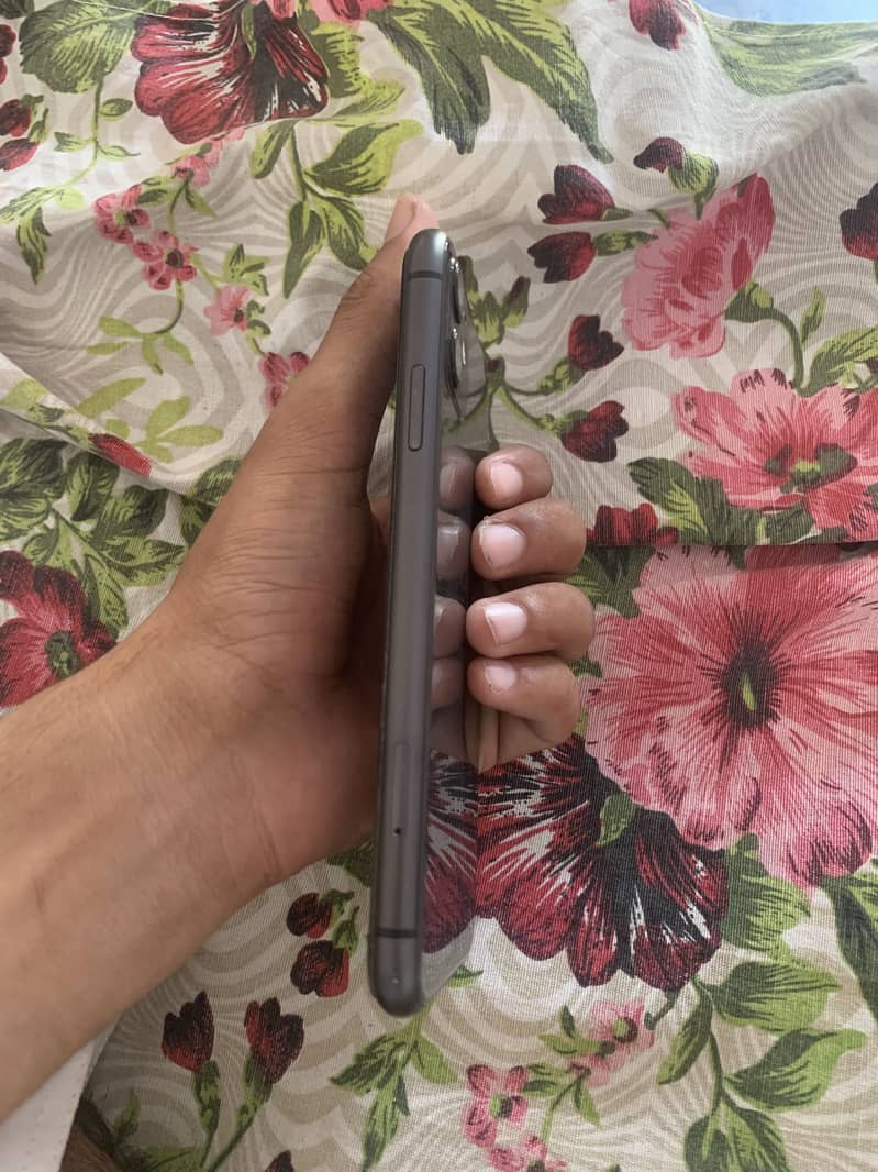 Apple iPhone 11 3