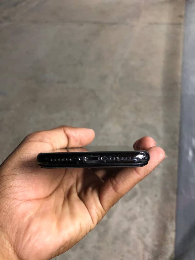Apple iPhone X 4