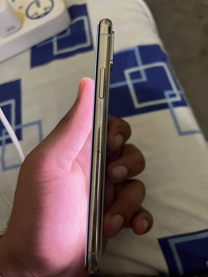 Apple iPhone X 3