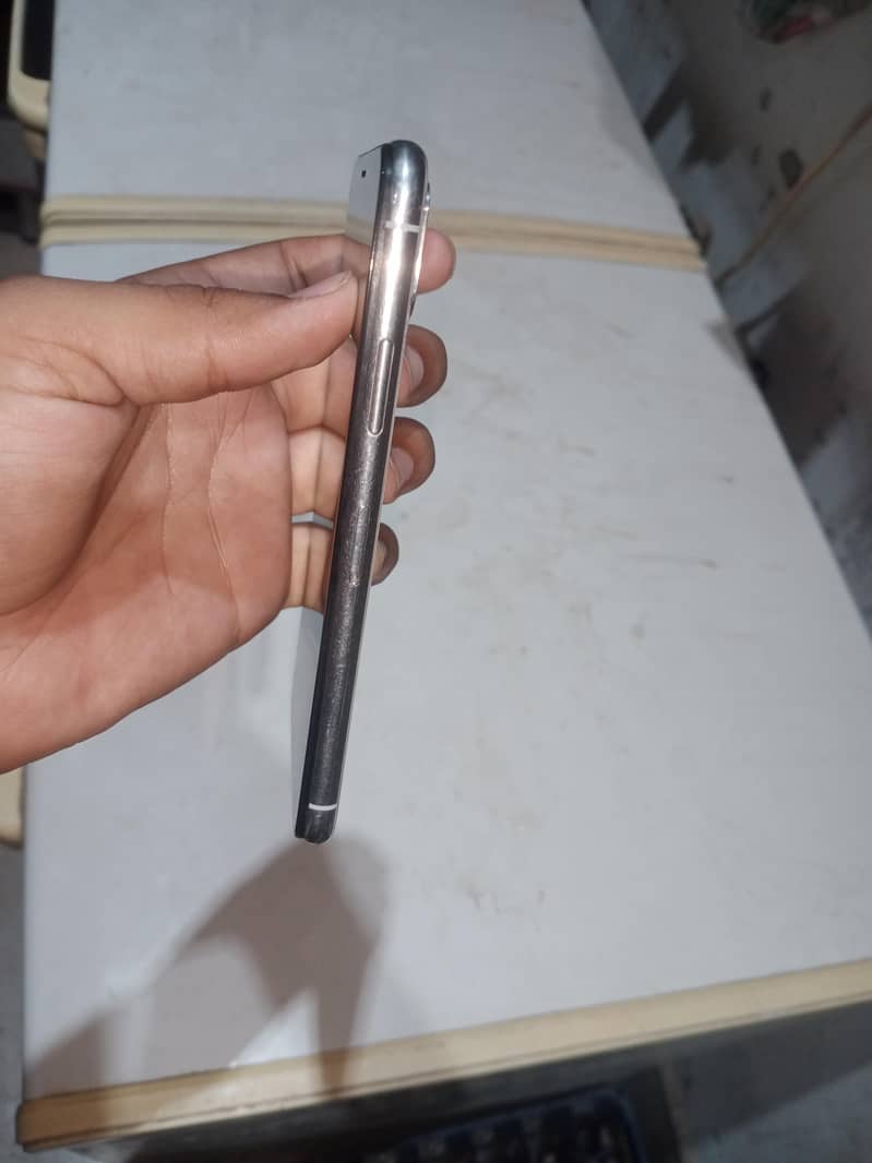 Apple iPhone X 3