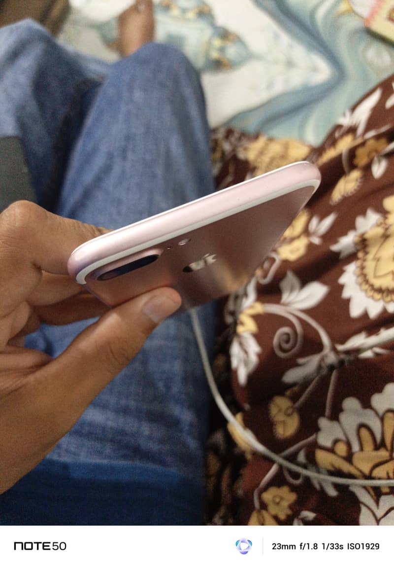 Apple iPhone 7 Plus 2