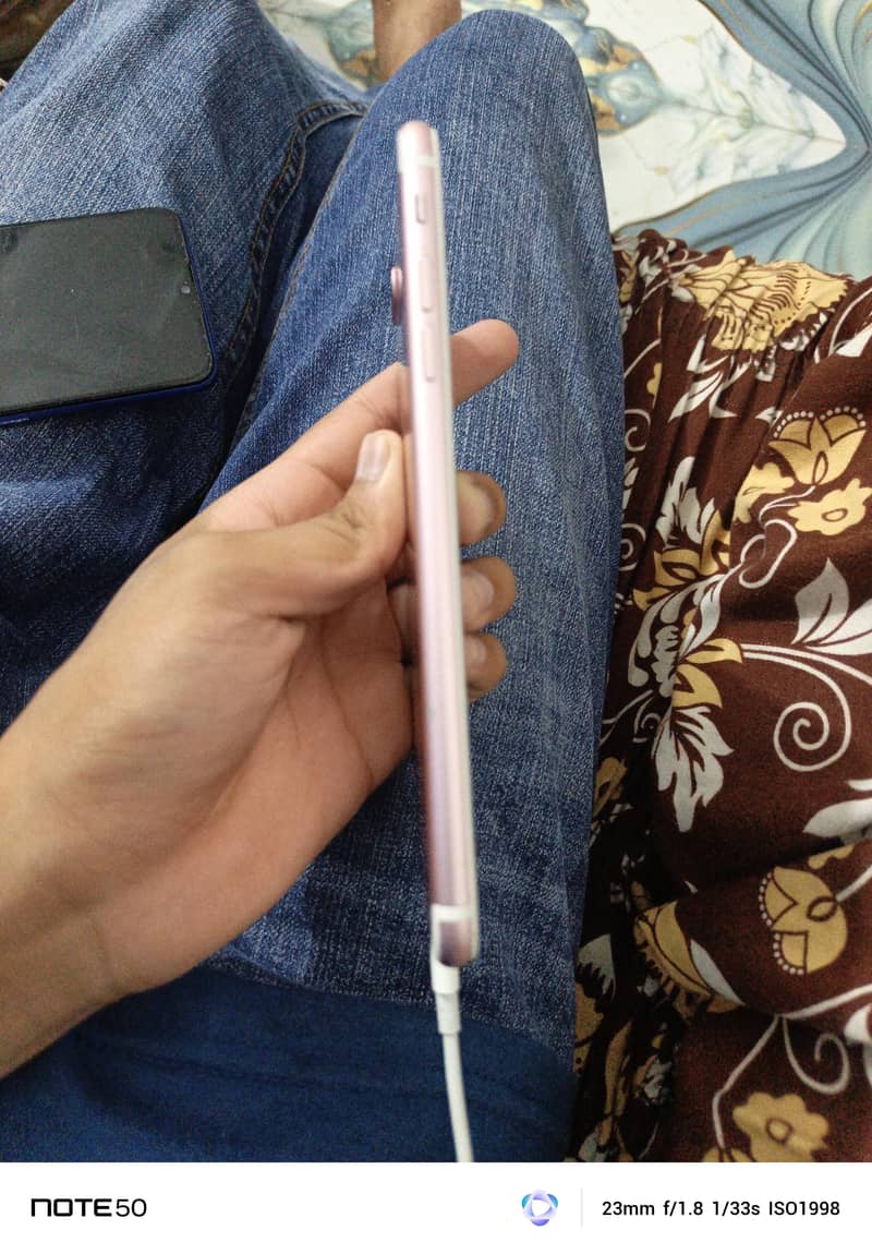 Apple iPhone 7 Plus 3