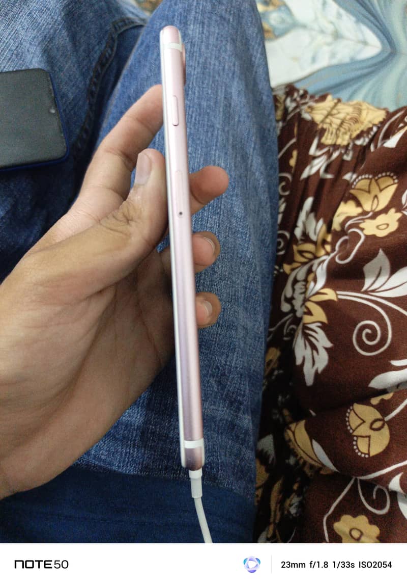 Apple iPhone 7 Plus 4