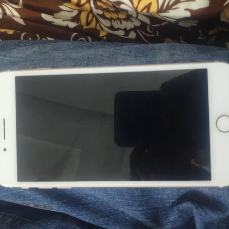Apple iPhone 7 Plus 0