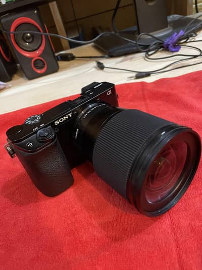 Sony a6100 4k (fastest auto focus) with Sigma 16mm 1.4