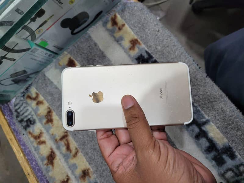 Apple iPhone 7 Plus 1