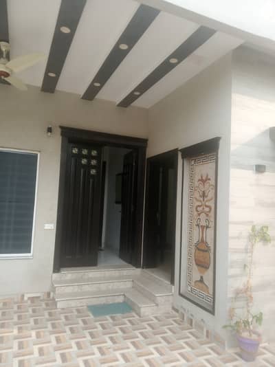 10 MARLA HOUSE AVAILABLE FOR RENT