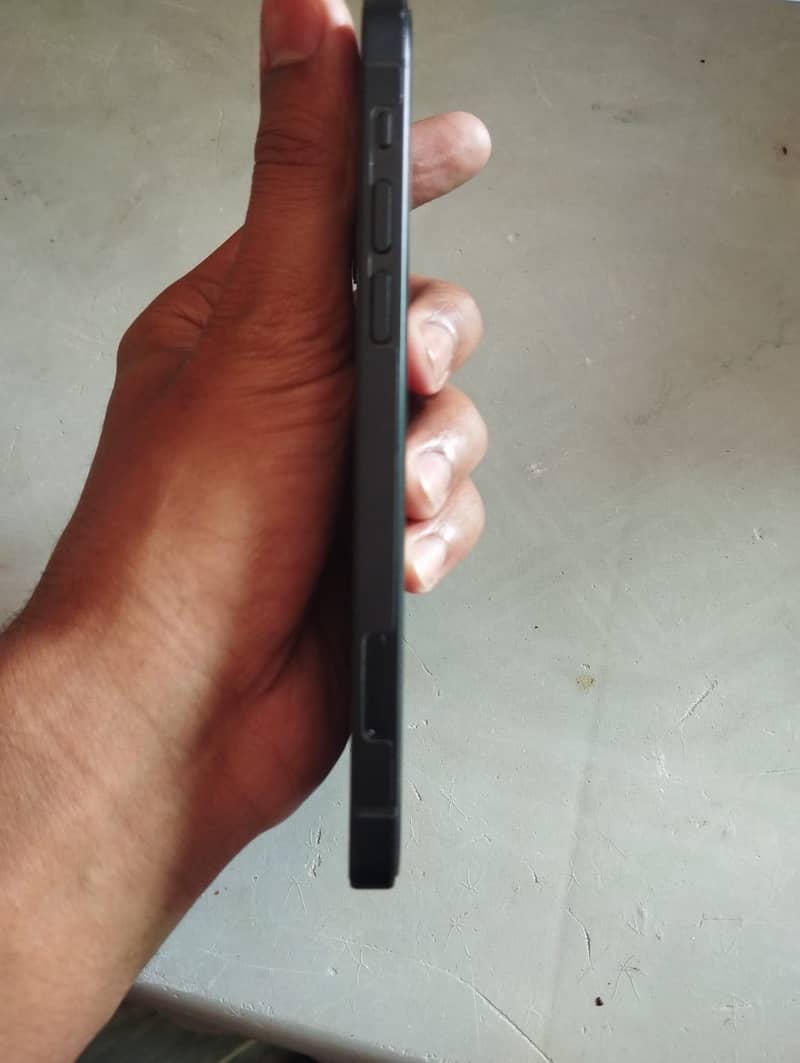 iPhone 12 4