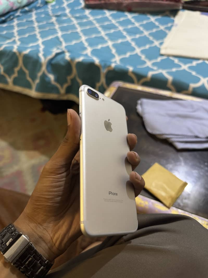 Apple iPhone 7 Plus 1