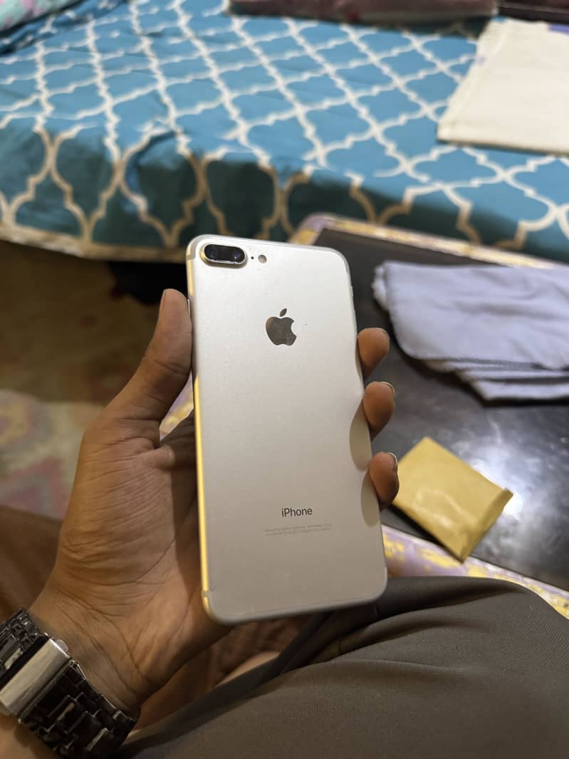Apple iPhone 7 Plus 5
