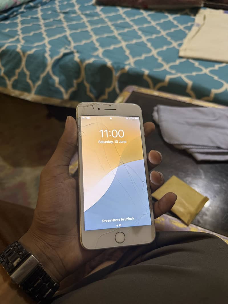 Apple iPhone 7 Plus 6