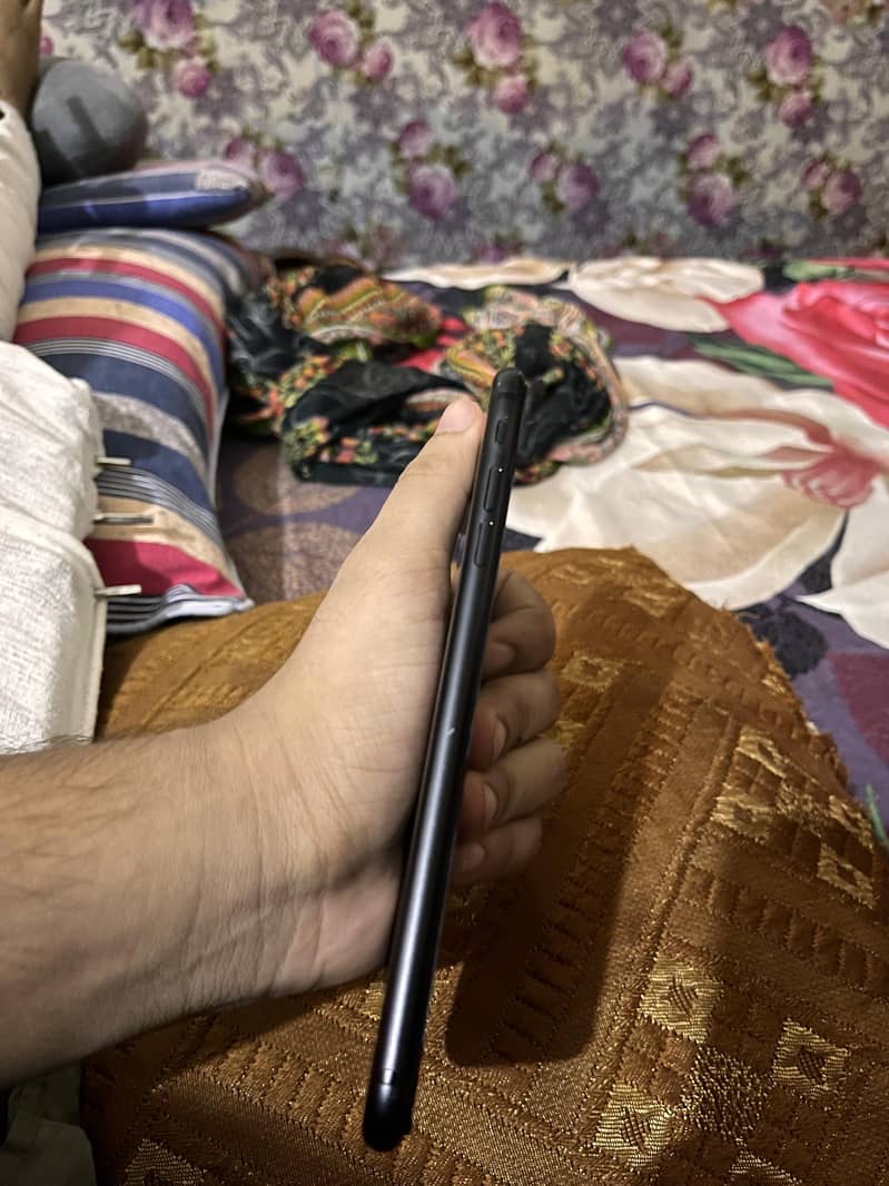 Apple iPhone 7 Plus 2