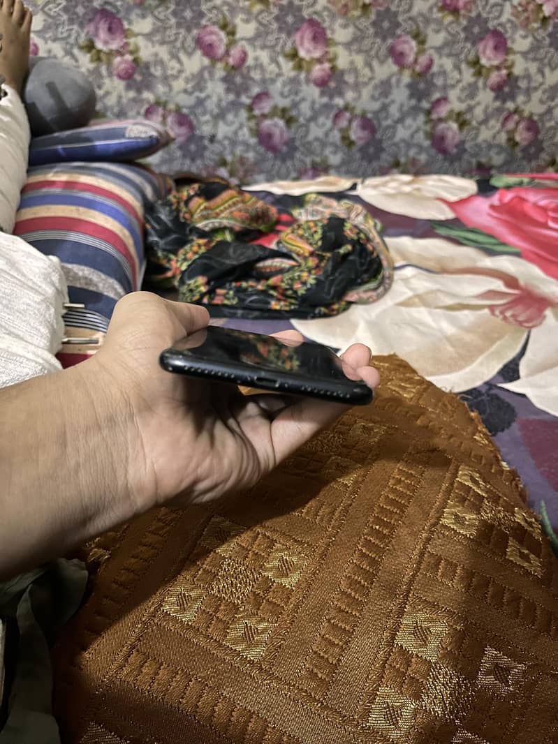 Apple iPhone 7 Plus 4