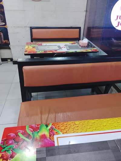 Restaurant table and benches in very good condition