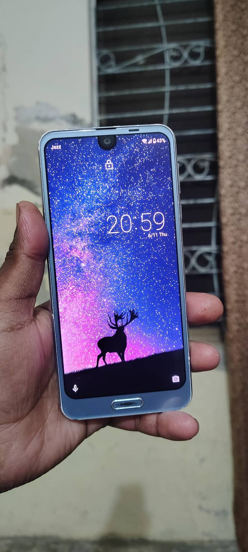 Sharp Aquos R2 0