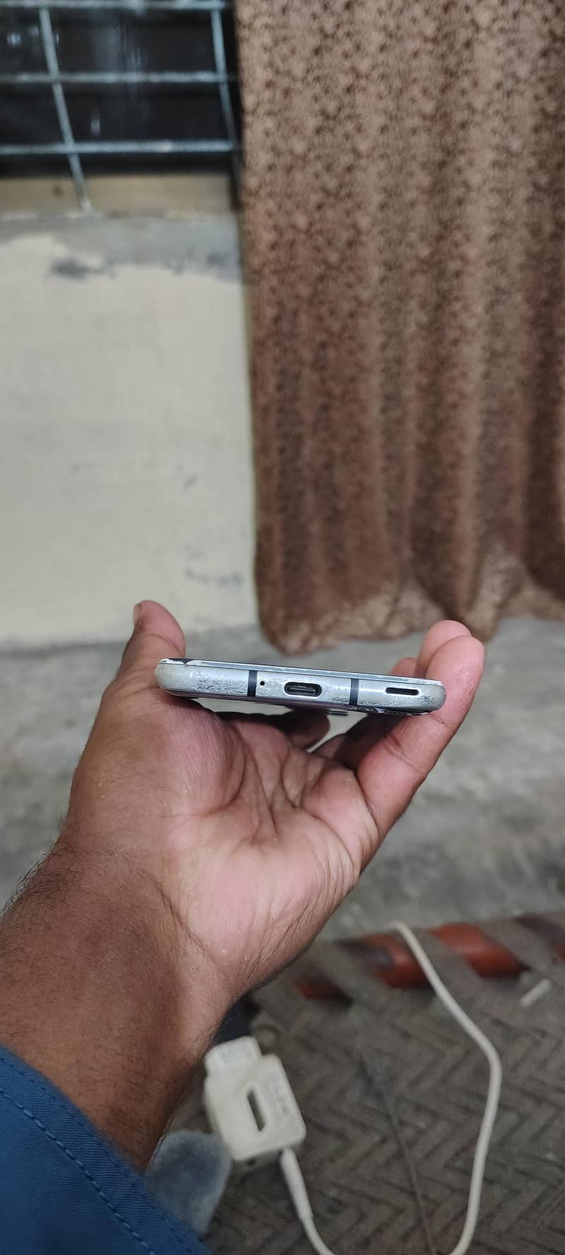Sharp Aquos R2 1