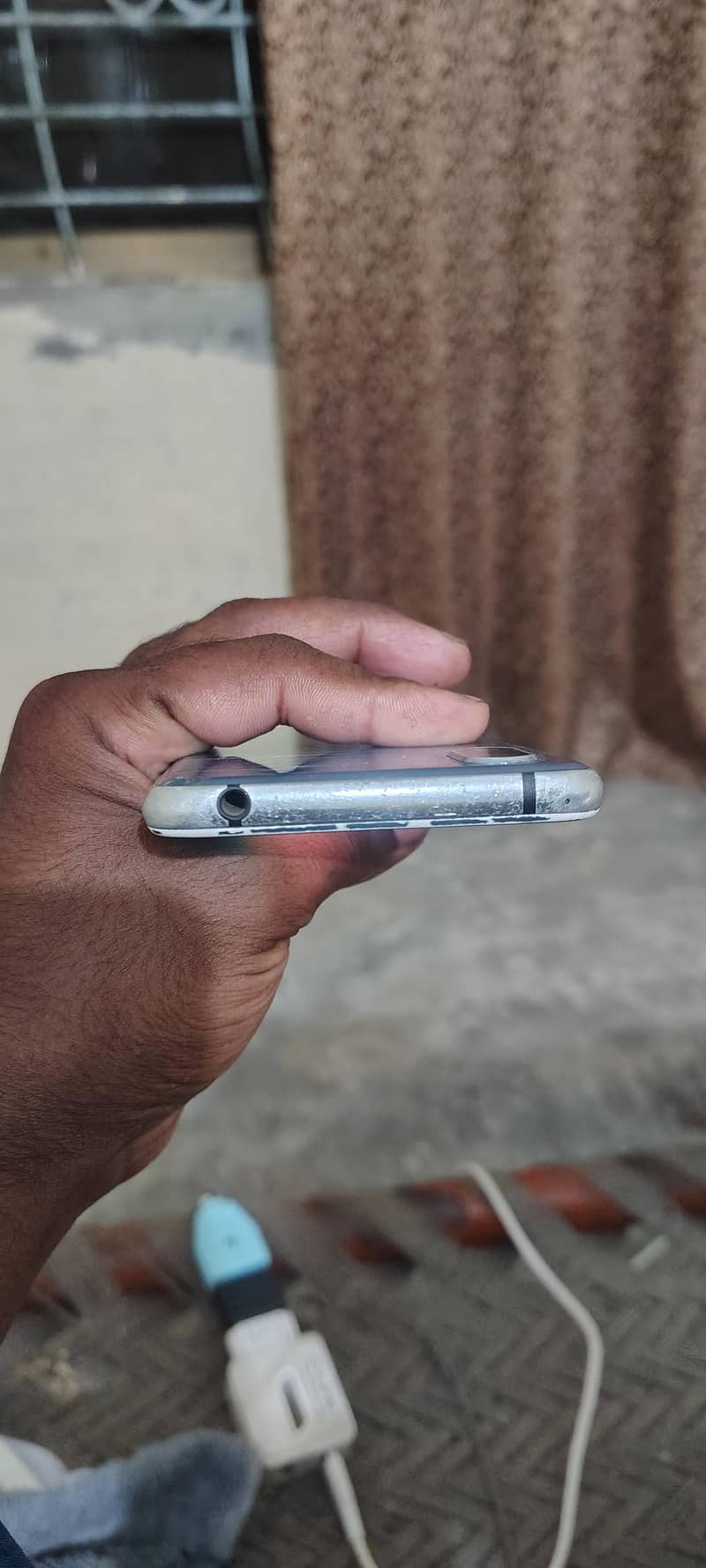 Sharp Aquos R2 2