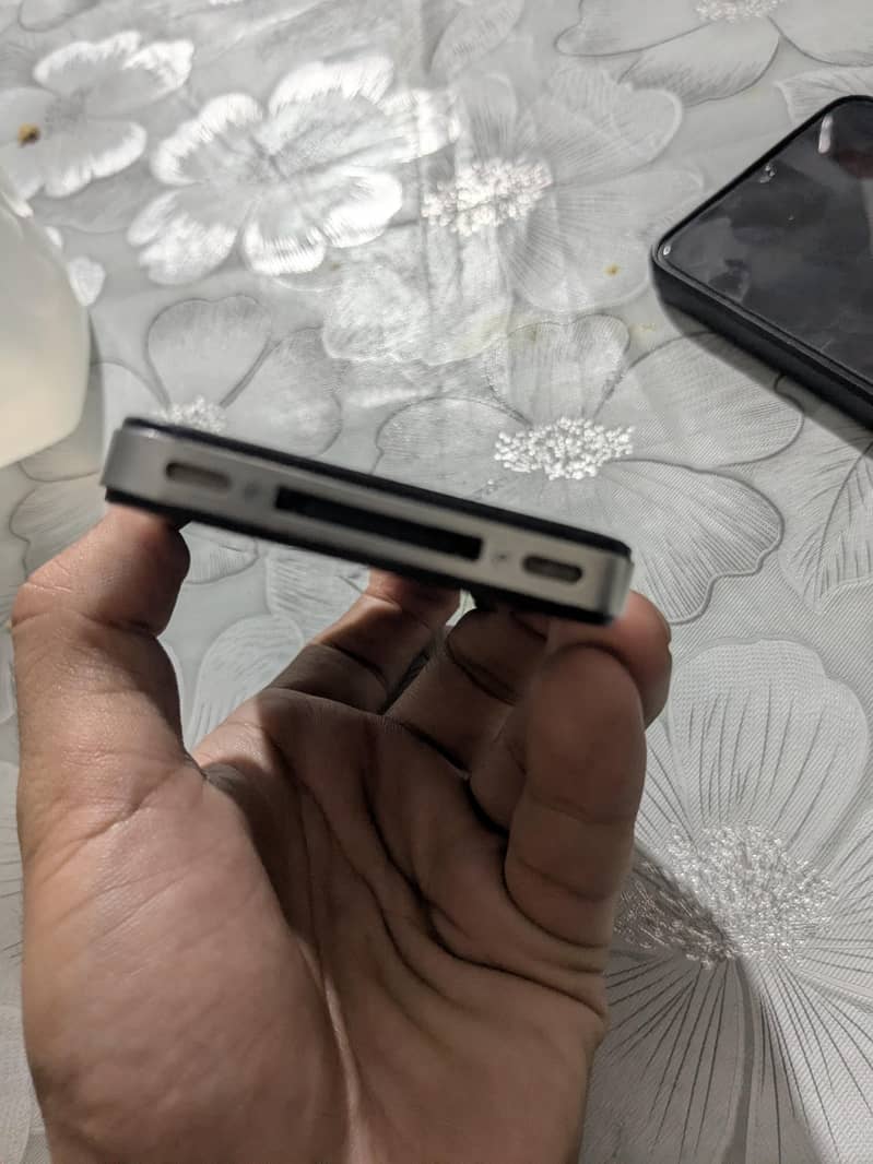 Apple iPhone 4 0