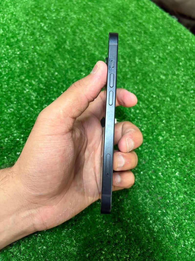 iPhone 13 6