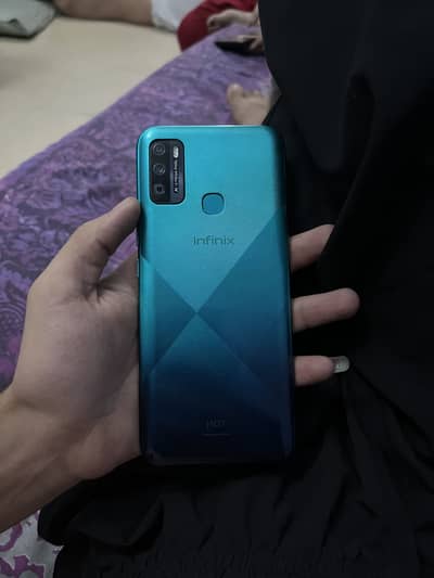 Infinix Hot 9 Play. 4/64 2days bettry backup